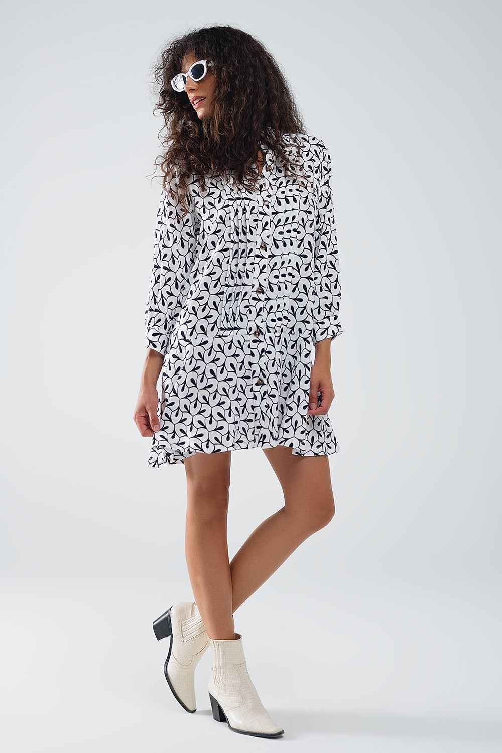 Long sleeve polo collar dress with abstract print