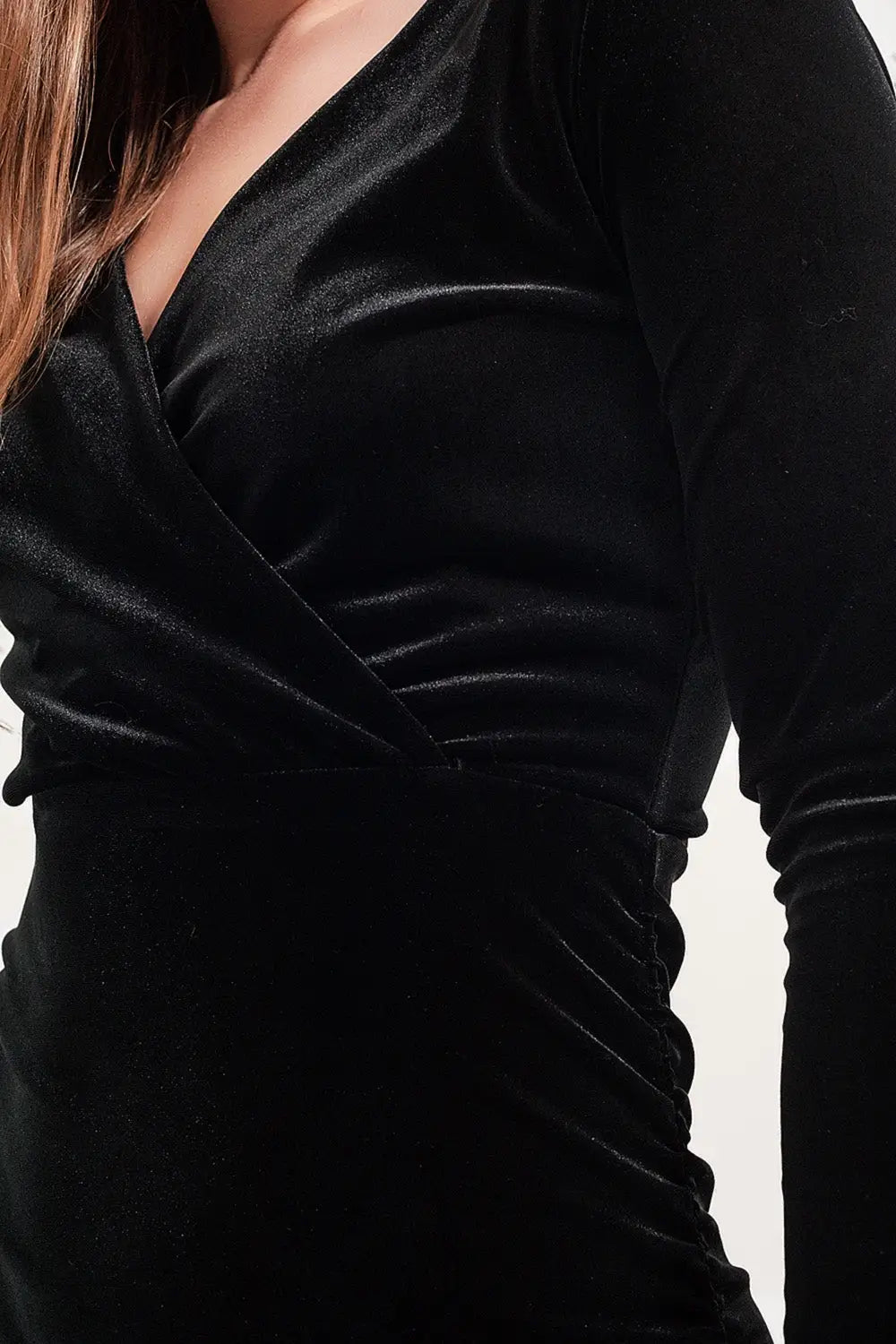 Long sleeve velvet midi dress in black - Dresses
