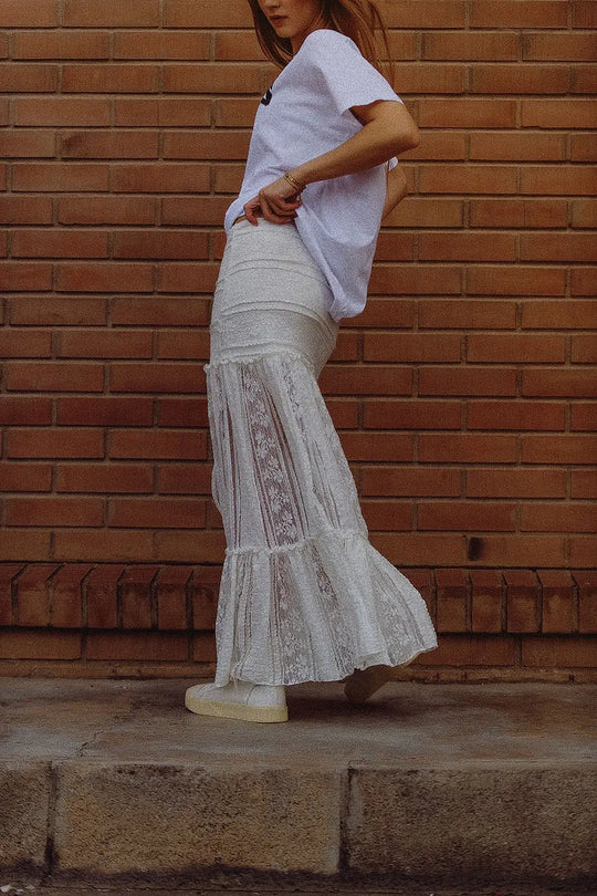 long white lace skirt fitted at the waist - Skirts