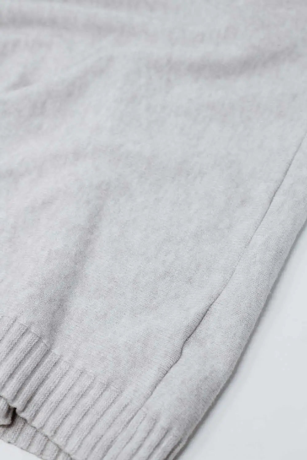 Loose beige sweater with fitted sleeves - One Size / Beige - Sweaters