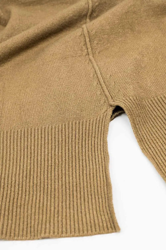 Loose camel sweater with opening in the back - One Size / Brown - Sweaters