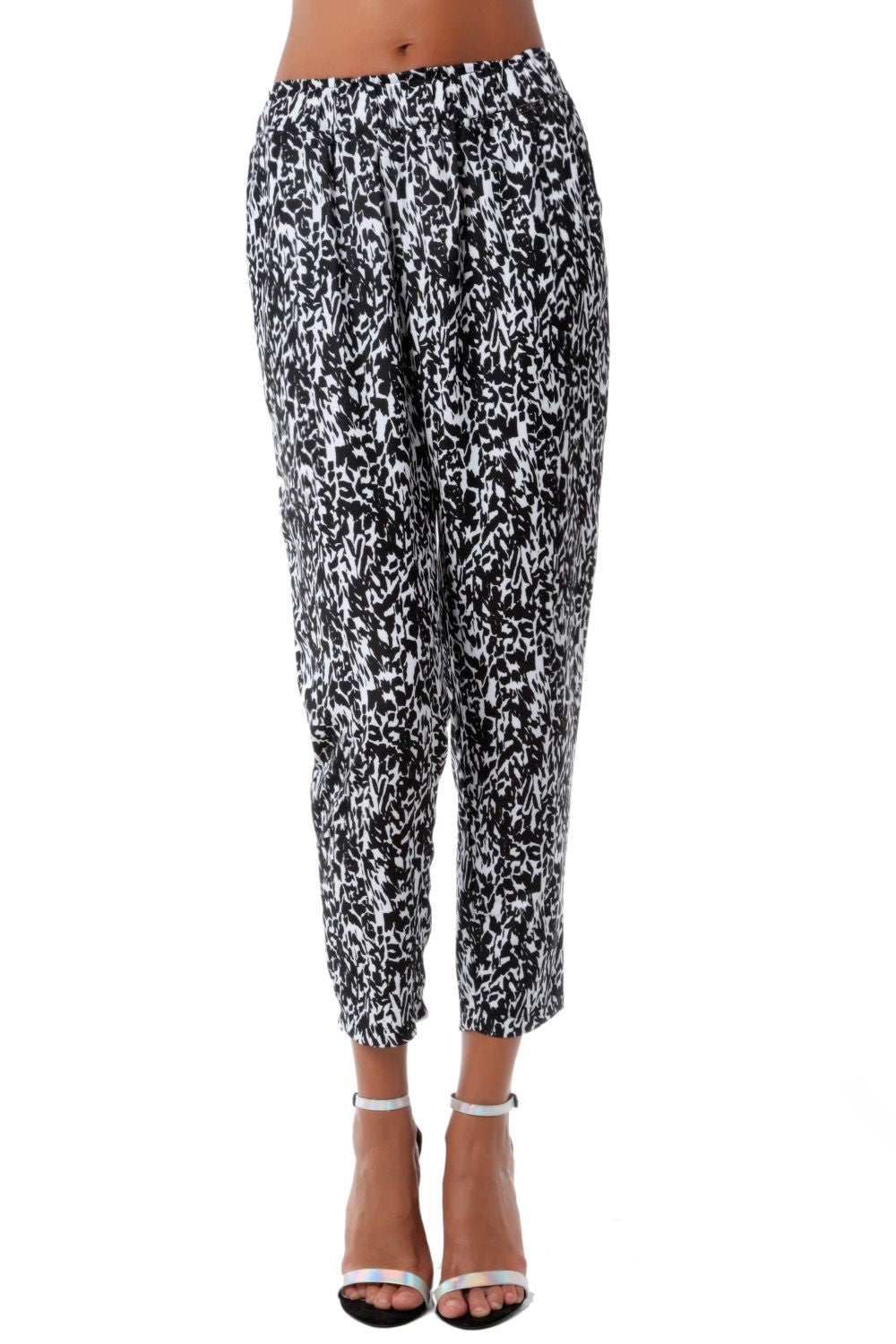 Q2 Loose fit pant in abstract print