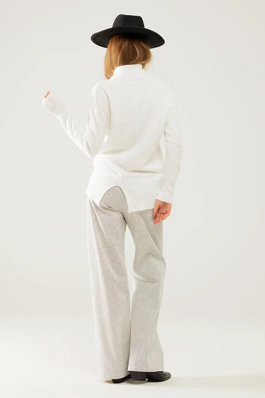 Loose white sweater with open back detail - One Size / White - Sweaters