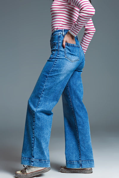 Low Waisted Jeans With Wide Leg And Marine Style Front Pockets in Mid Wash