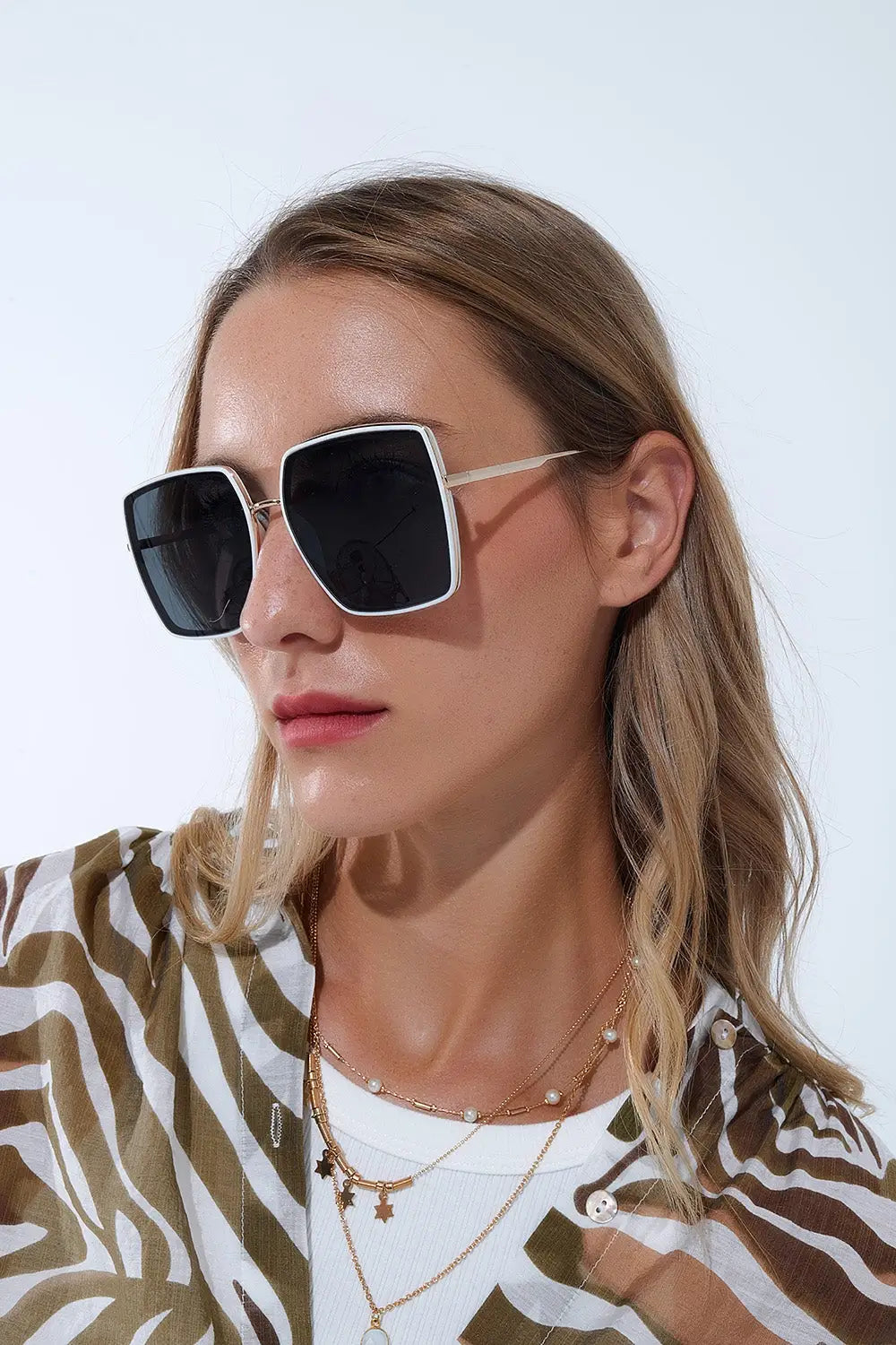 Q2 Lunettes de soleil carrées extra-larges en blanc