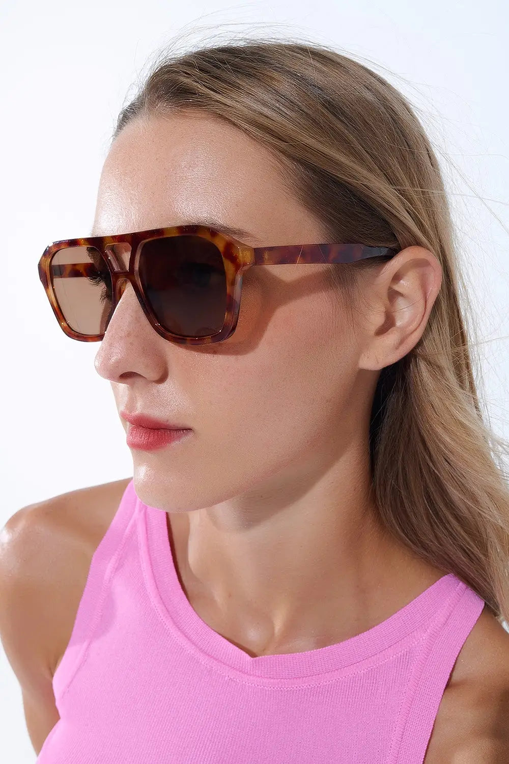 Lunettes de soleil rétro avec monture en écaille de tortue camel et verres noirs - One Size / bleu