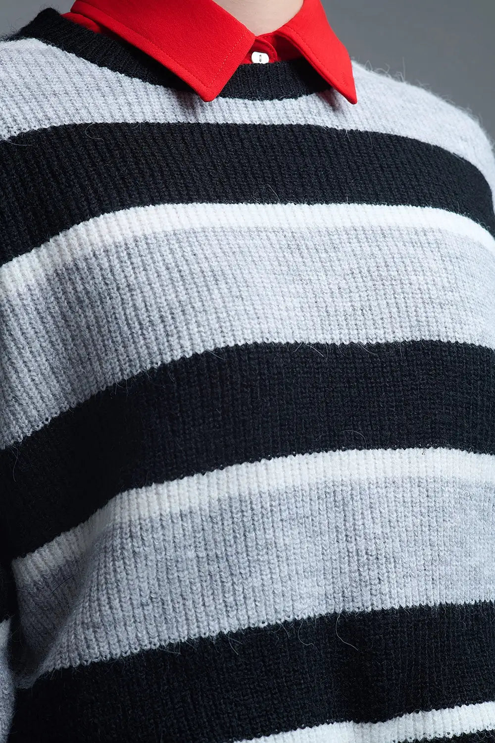 Maillot noir à rayures blanches et grises - Pulls