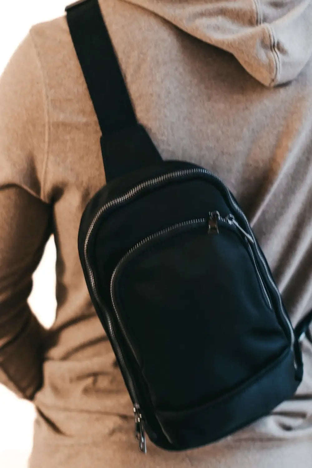 L’uomo Unisex Crossbody Bag - Crossbody Bag