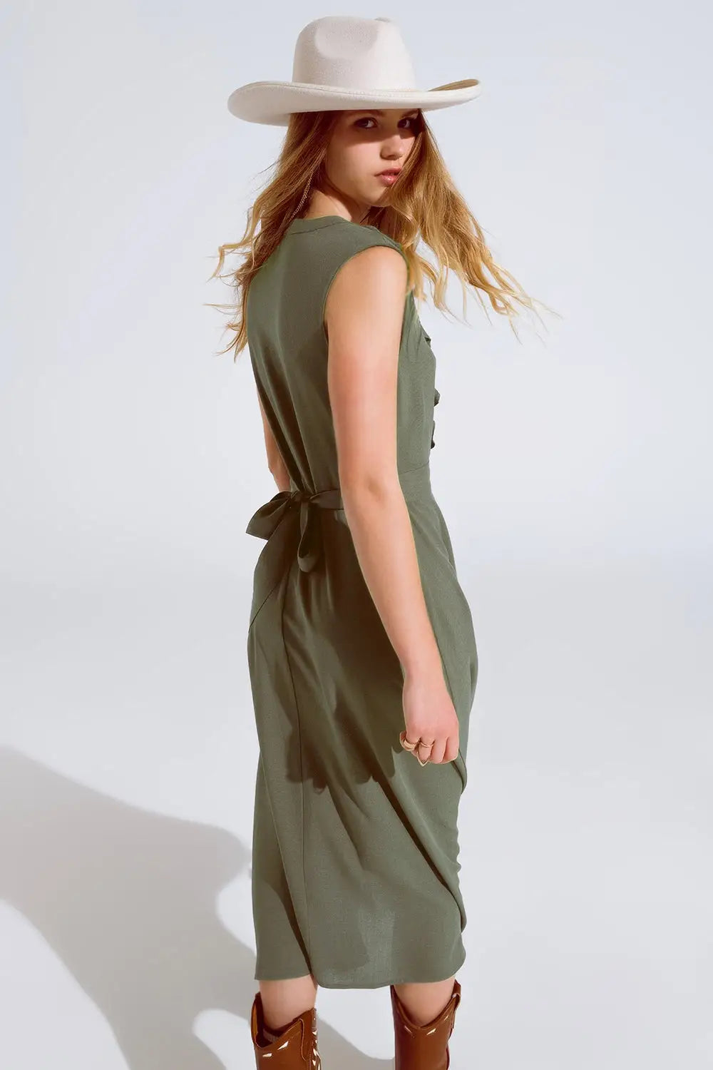 Maxi dress in khaki with ruffle and button detail - Dresses