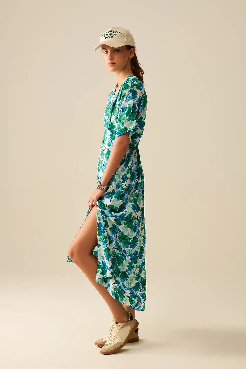 Maxi floral print dress in satin fabric with dropped sleeves - Dresses