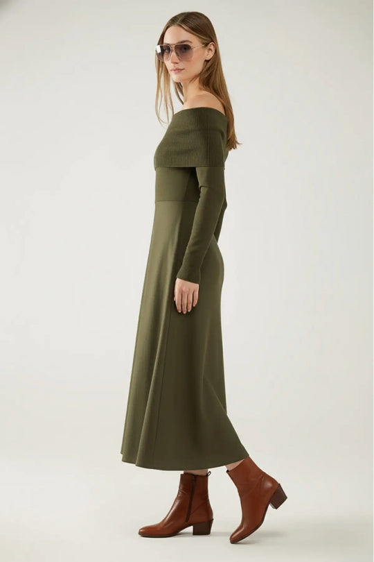 Maxi Knitted wide Bardot Dress in khaki - One Size / Green - Dresses