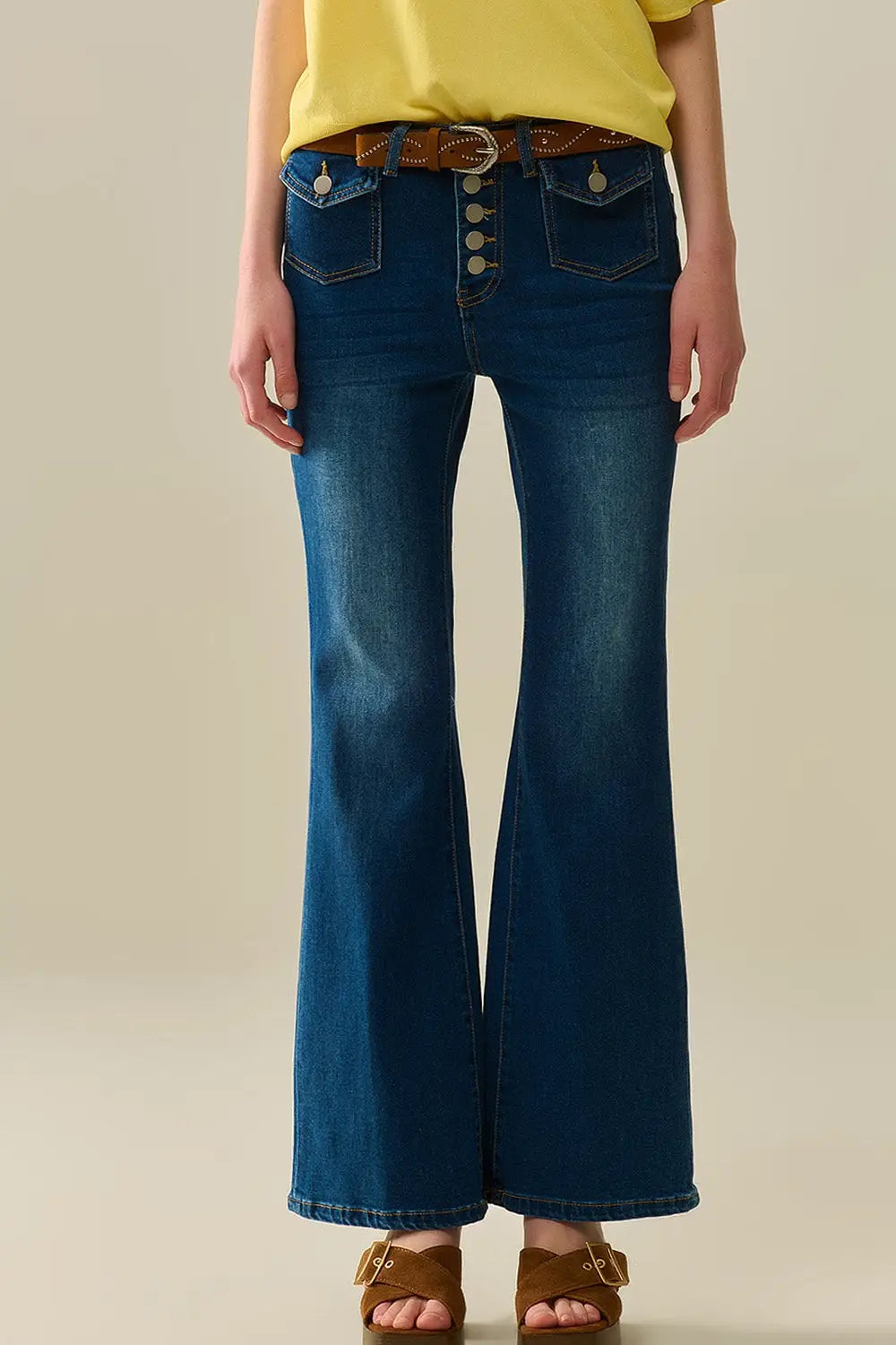 medium wash flared jeans with pockets - Jeans