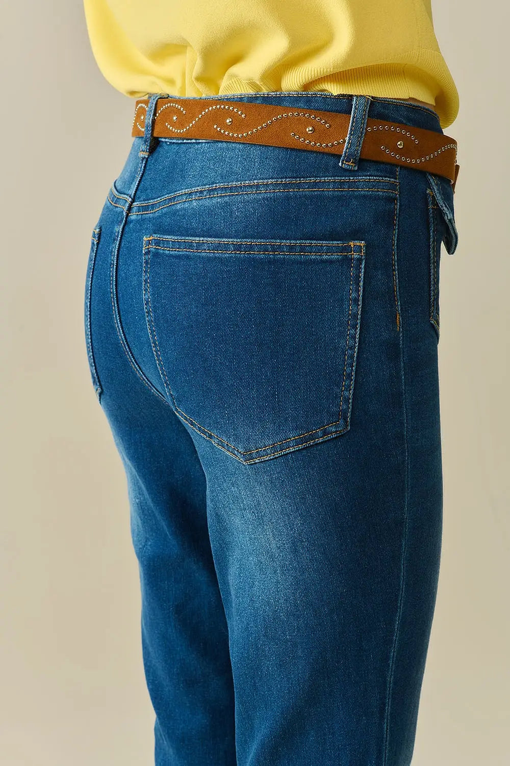 medium wash flared jeans with pockets - Jeans