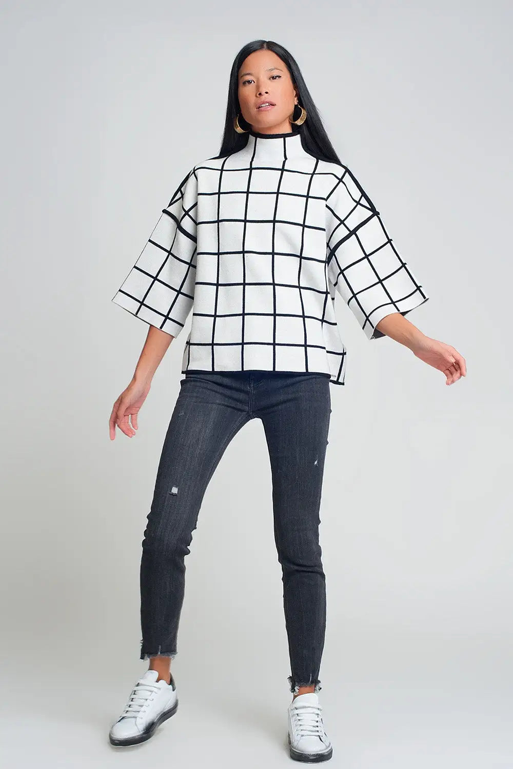 mid rise jeans in black with raw hem - Jeans