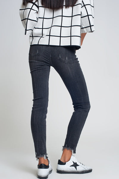 mid rise jeans in black with raw hem