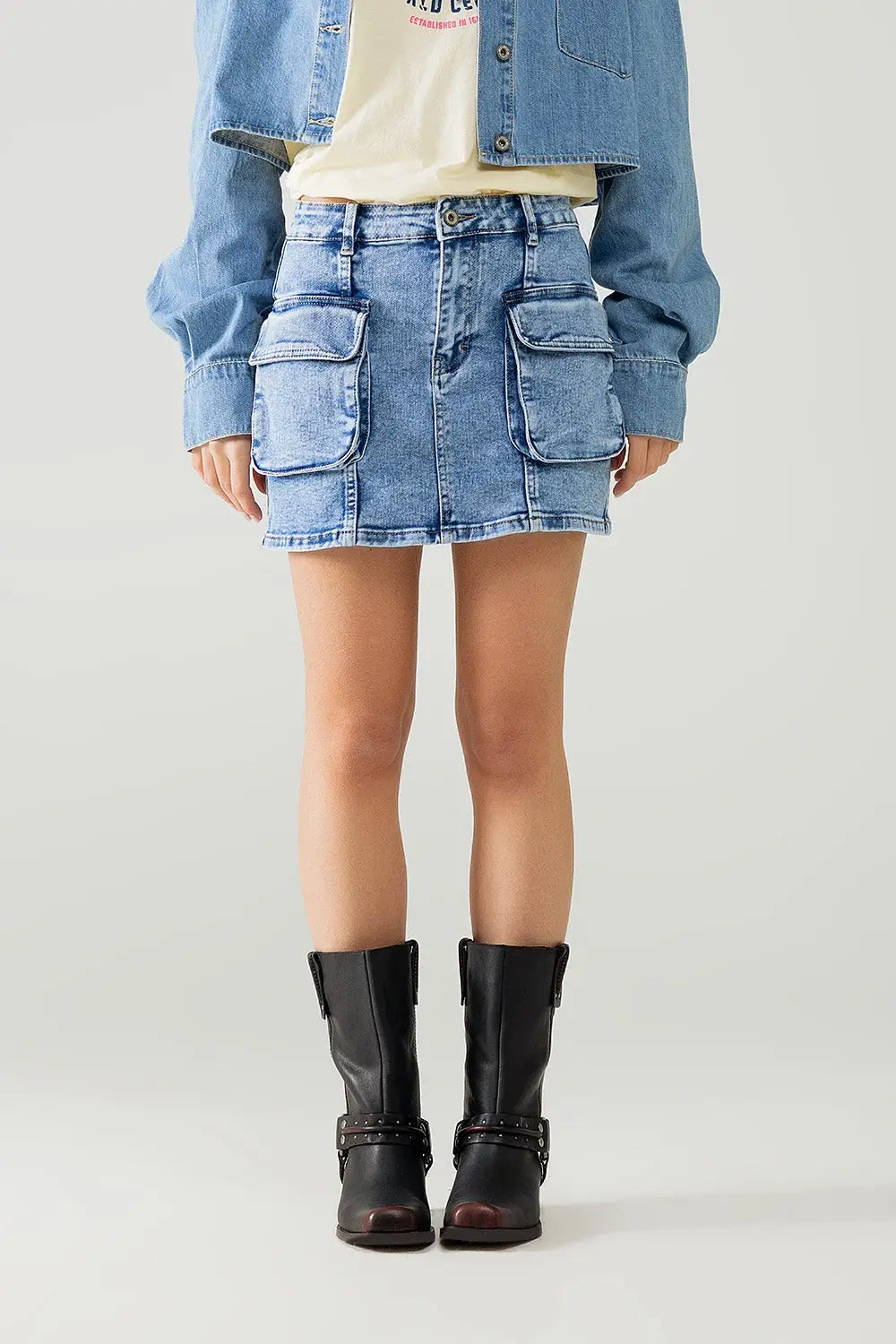 Q2 mid wash mini skirt with cargo pockets