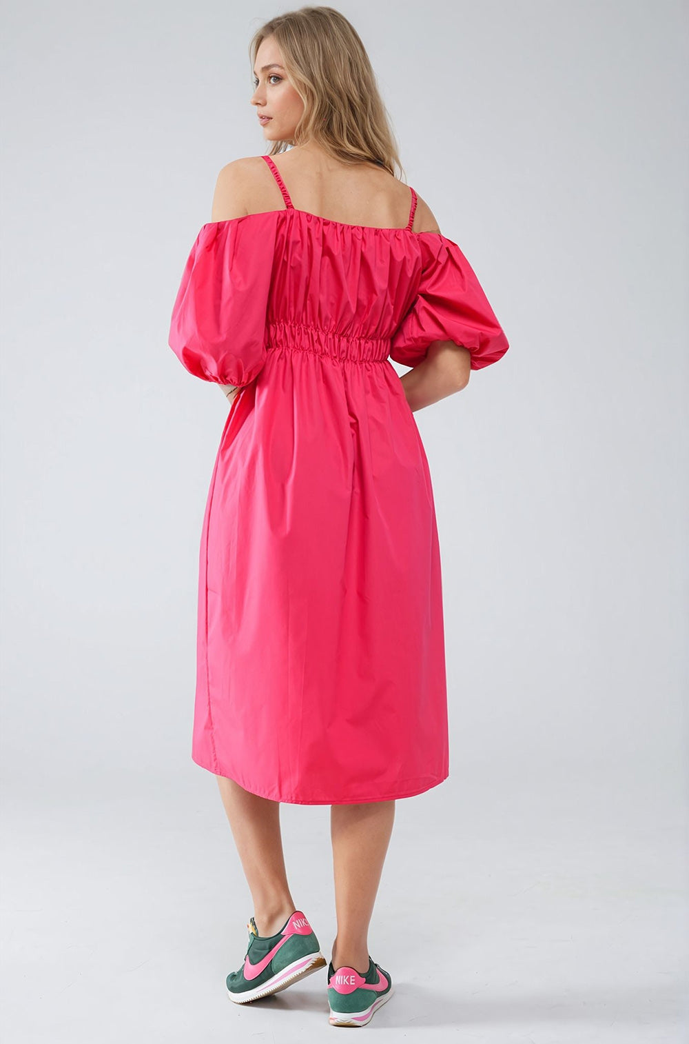 Midi fuchsia dress with short sleeves and straps