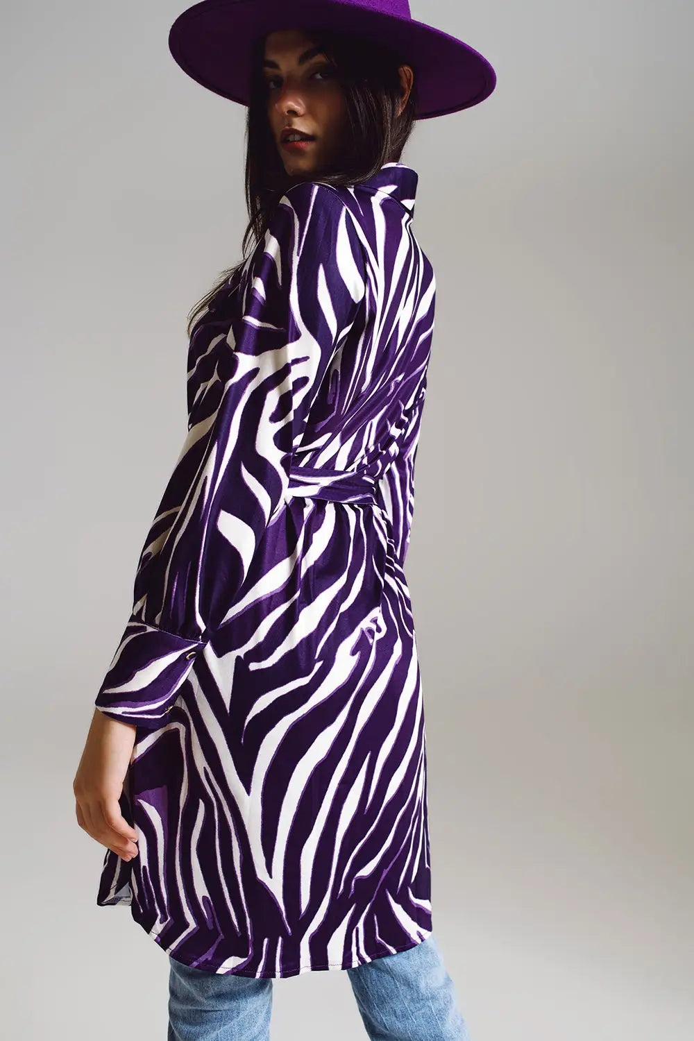 Midi short dress with zebra print in white and purple - Dresses