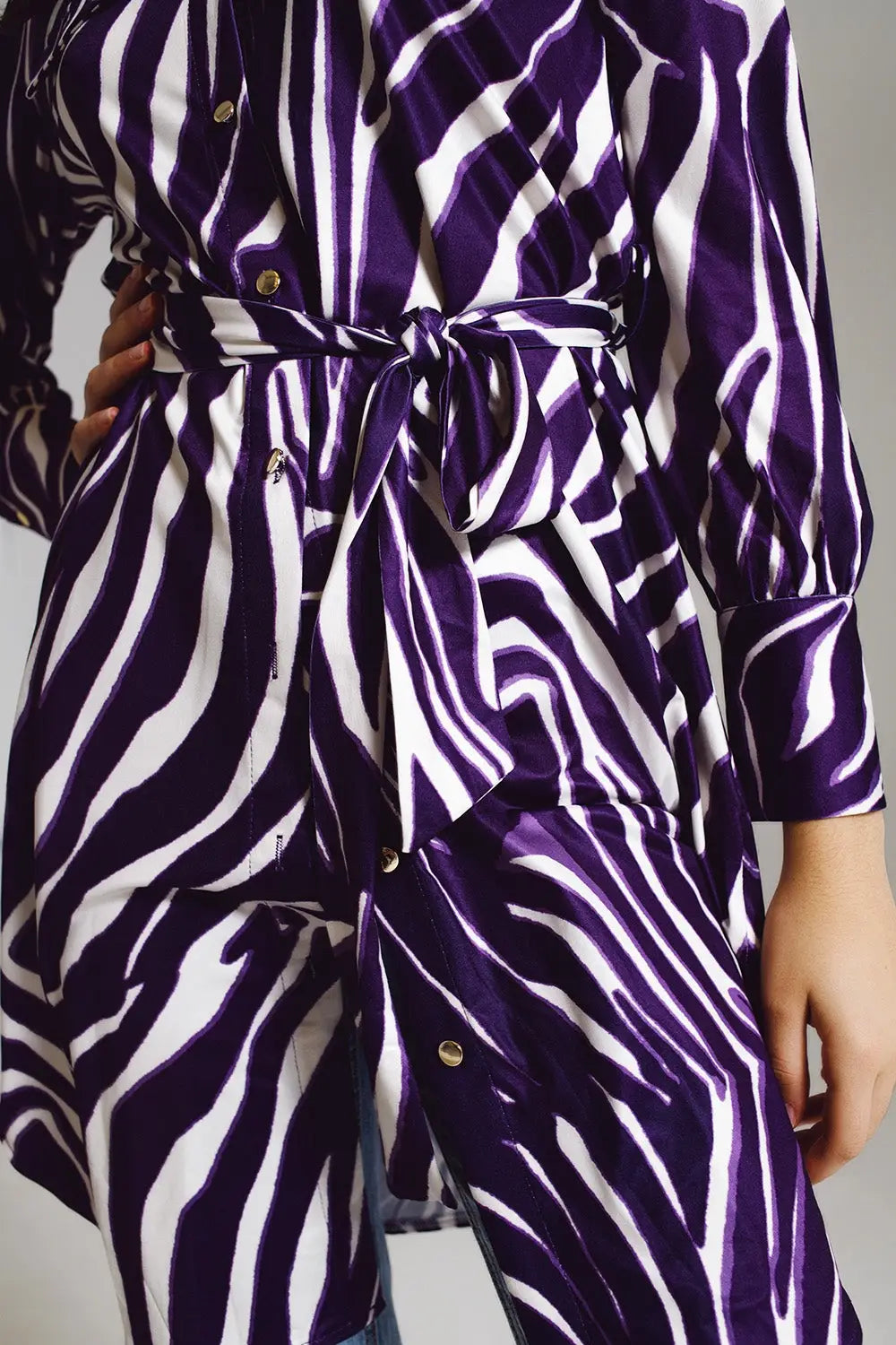 Midi short dress with zebra print in white and purple - Dresses