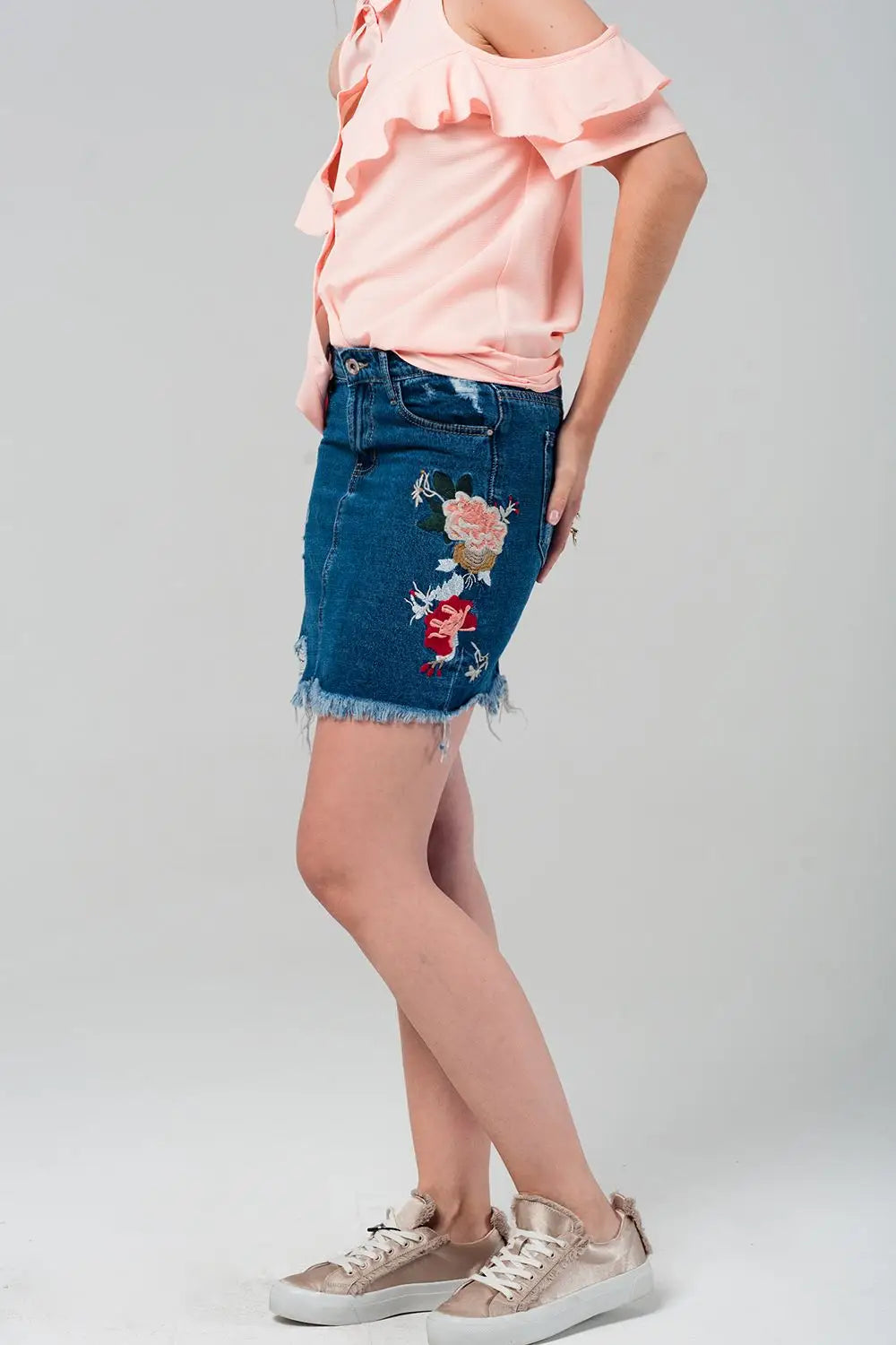 Q2 Mini jupe en denim avec fleurs brodées