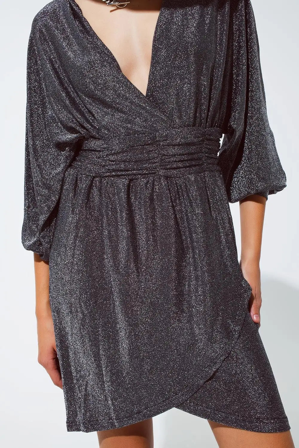 Mini robe à paillettes avec col en V profond en argent - Vestidos