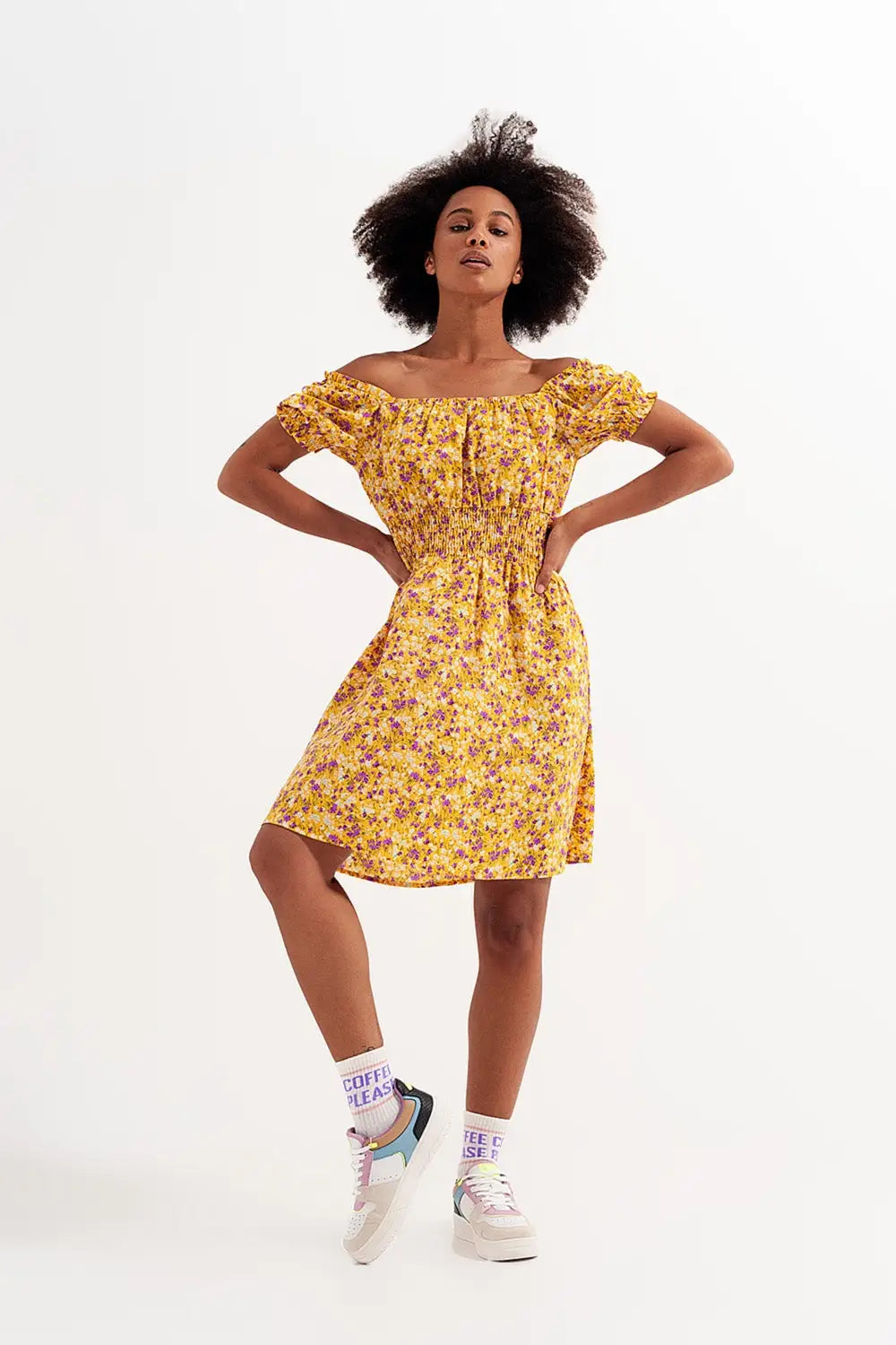 Mini robe avec détail froncé en imprimé floral jaune - Vestidos