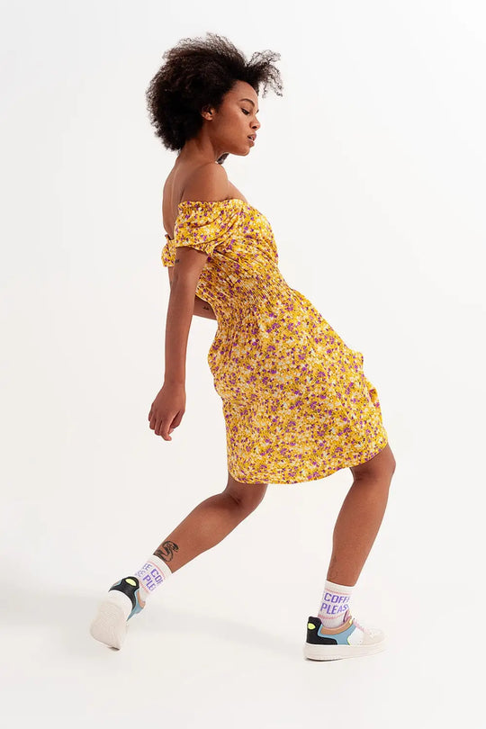 Mini robe avec détail froncé en imprimé floral jaune - Vestidos