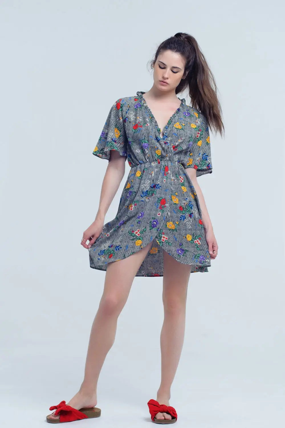 Mini robe avec ouverture et fleurs en couleurs imprimées - Vestidos