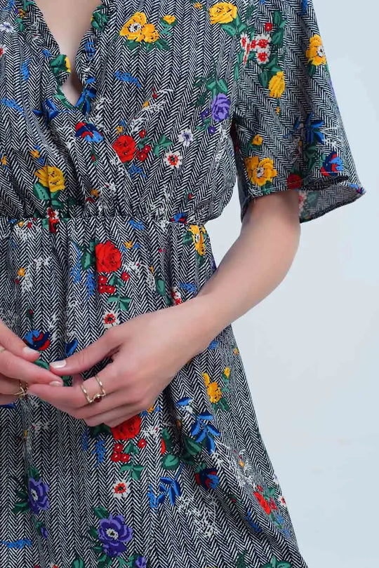Mini robe avec ouverture et fleurs en couleurs imprimées - Vestidos