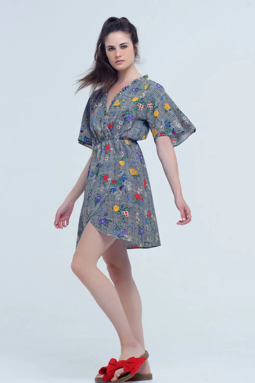 Mini robe avec ouverture et fleurs en couleurs imprimées - Vestidos