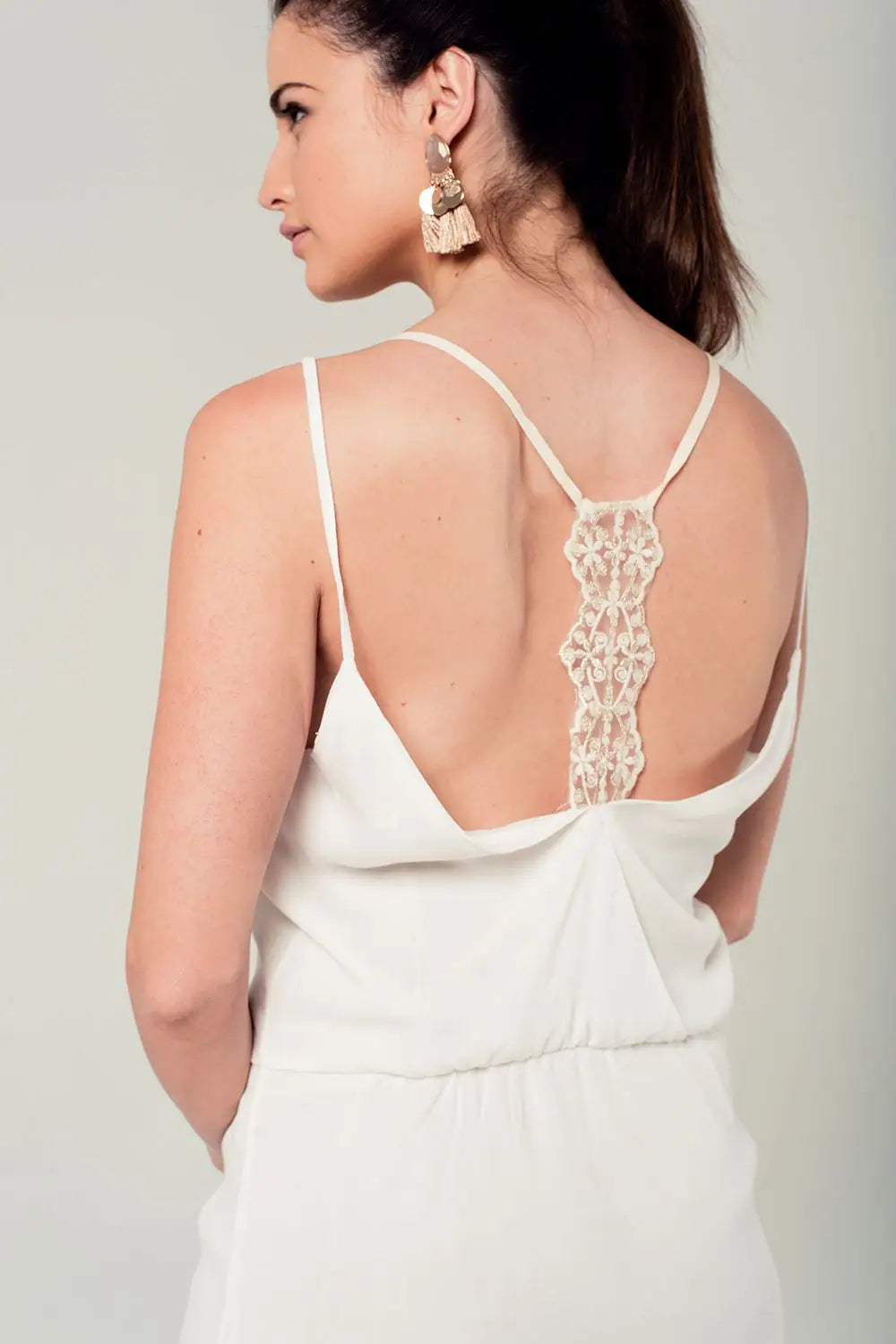 Mini robe blanche avec détail dentelle dans le dos - Vestidos
