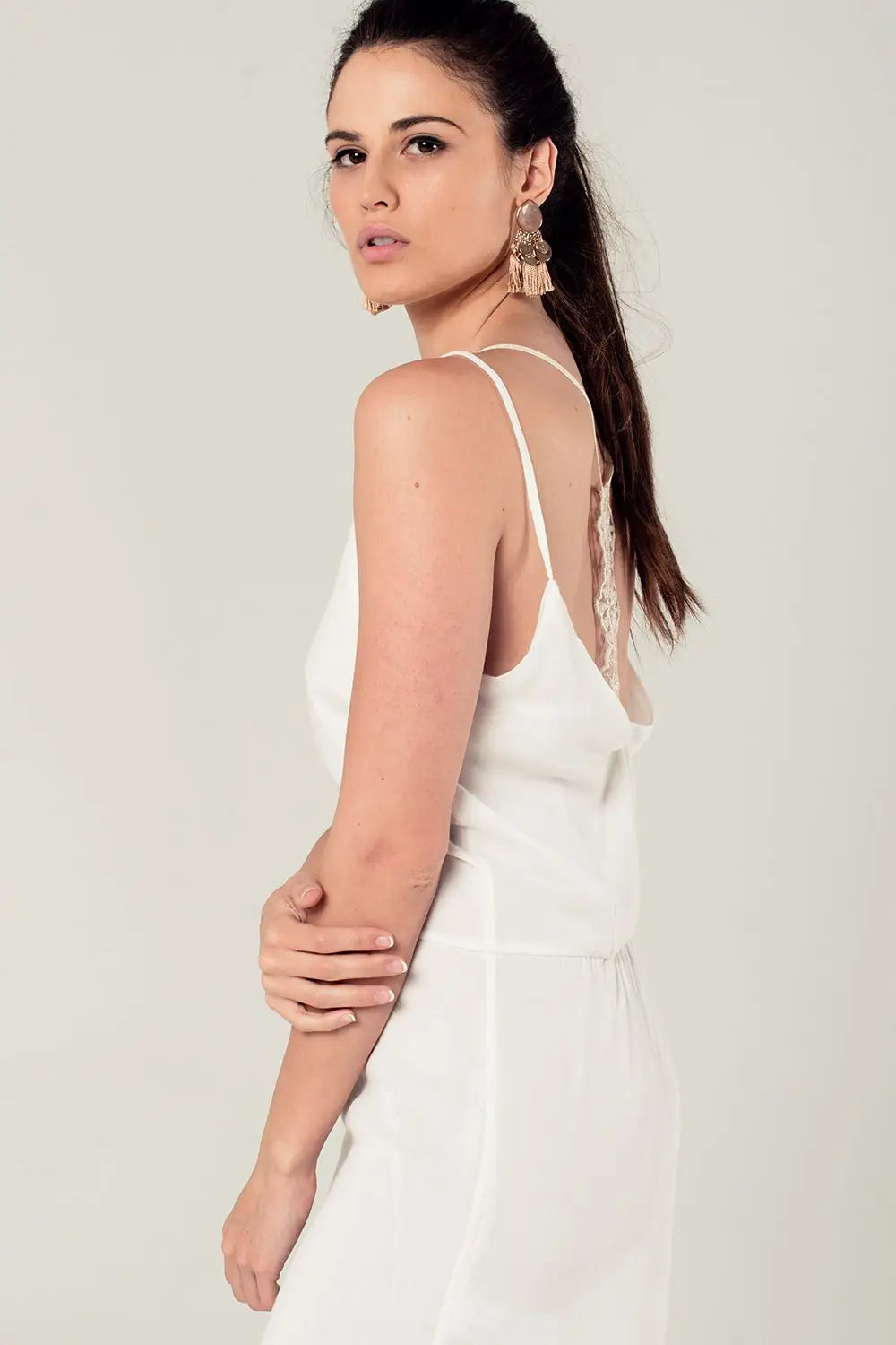 Mini robe blanche avec détail dentelle dans le dos - Vestidos
