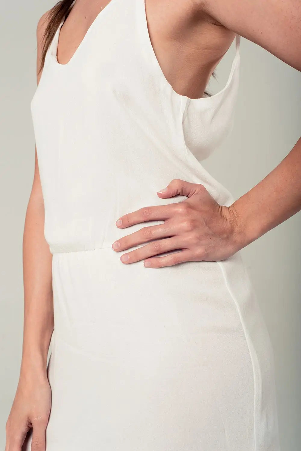 Mini robe blanche avec détail dentelle dans le dos - Vestidos