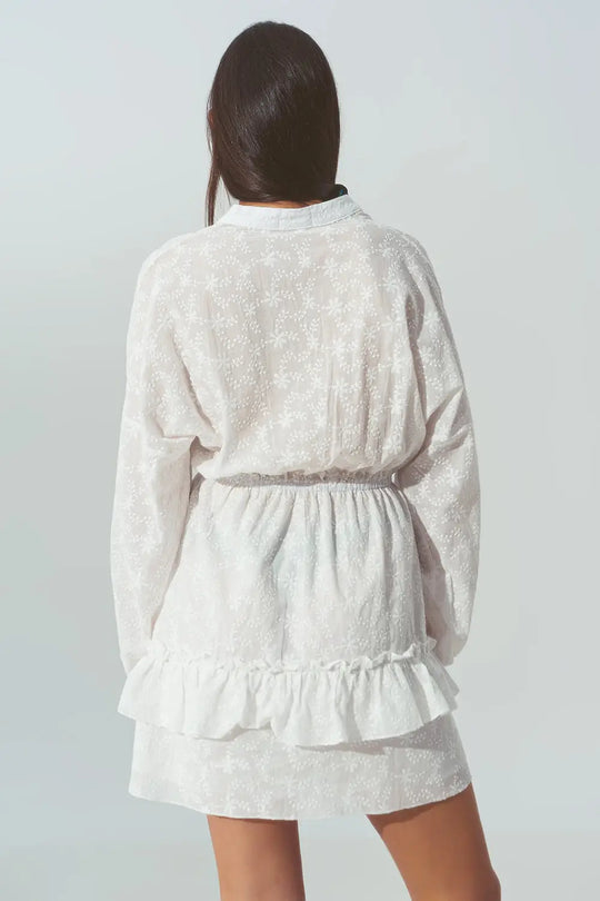 Mini robe brodée à volants en blanc - Vestidos