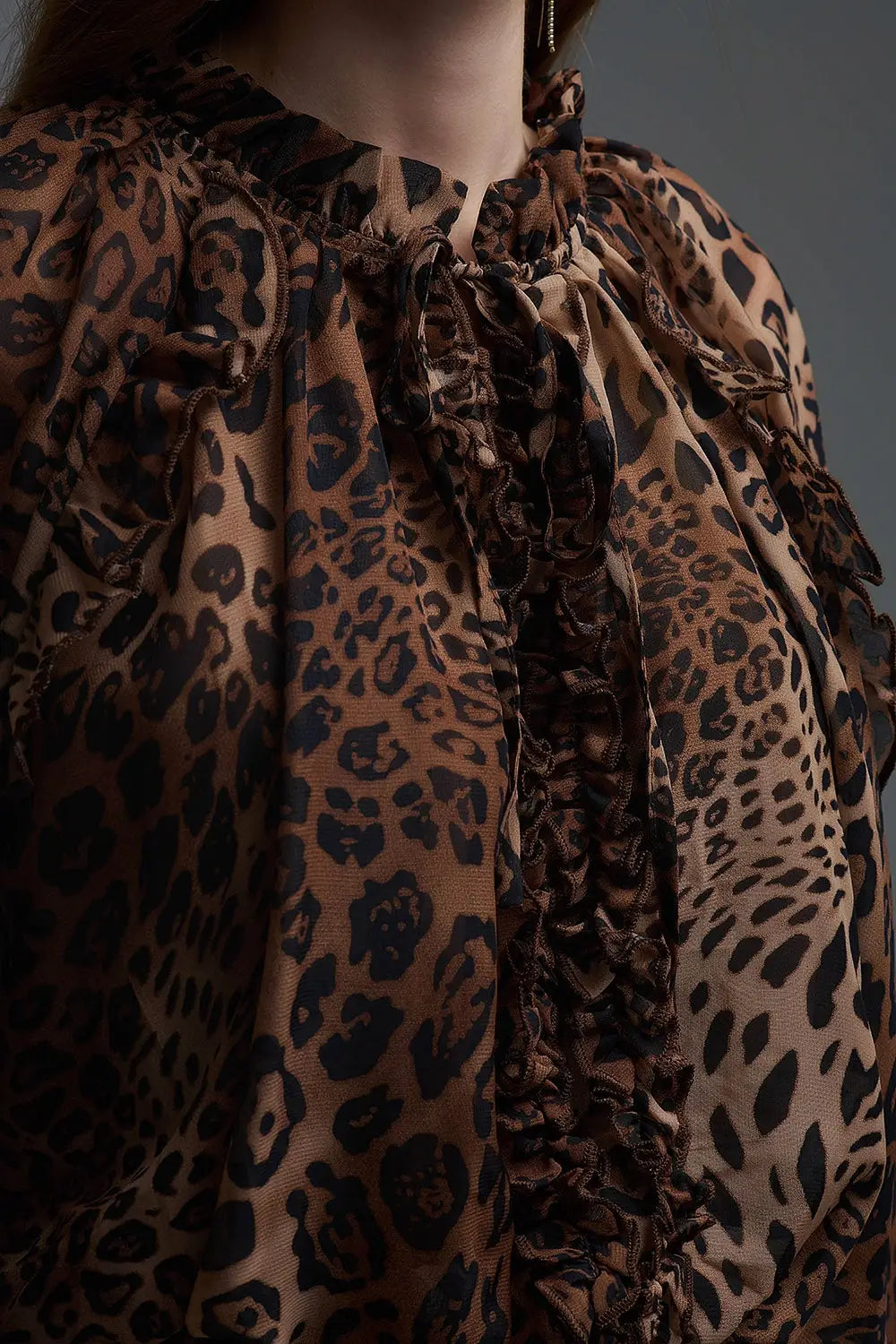 Mini robe en mousseline imprimée léopard avec volants - Vestidos