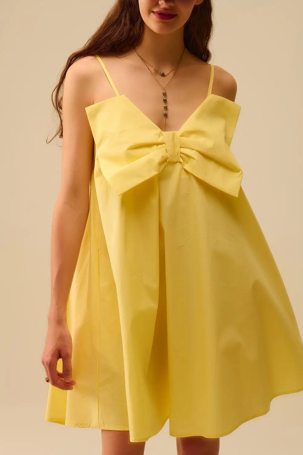 Mini robe en popeline jaune avec un gros nœud - Vestidos