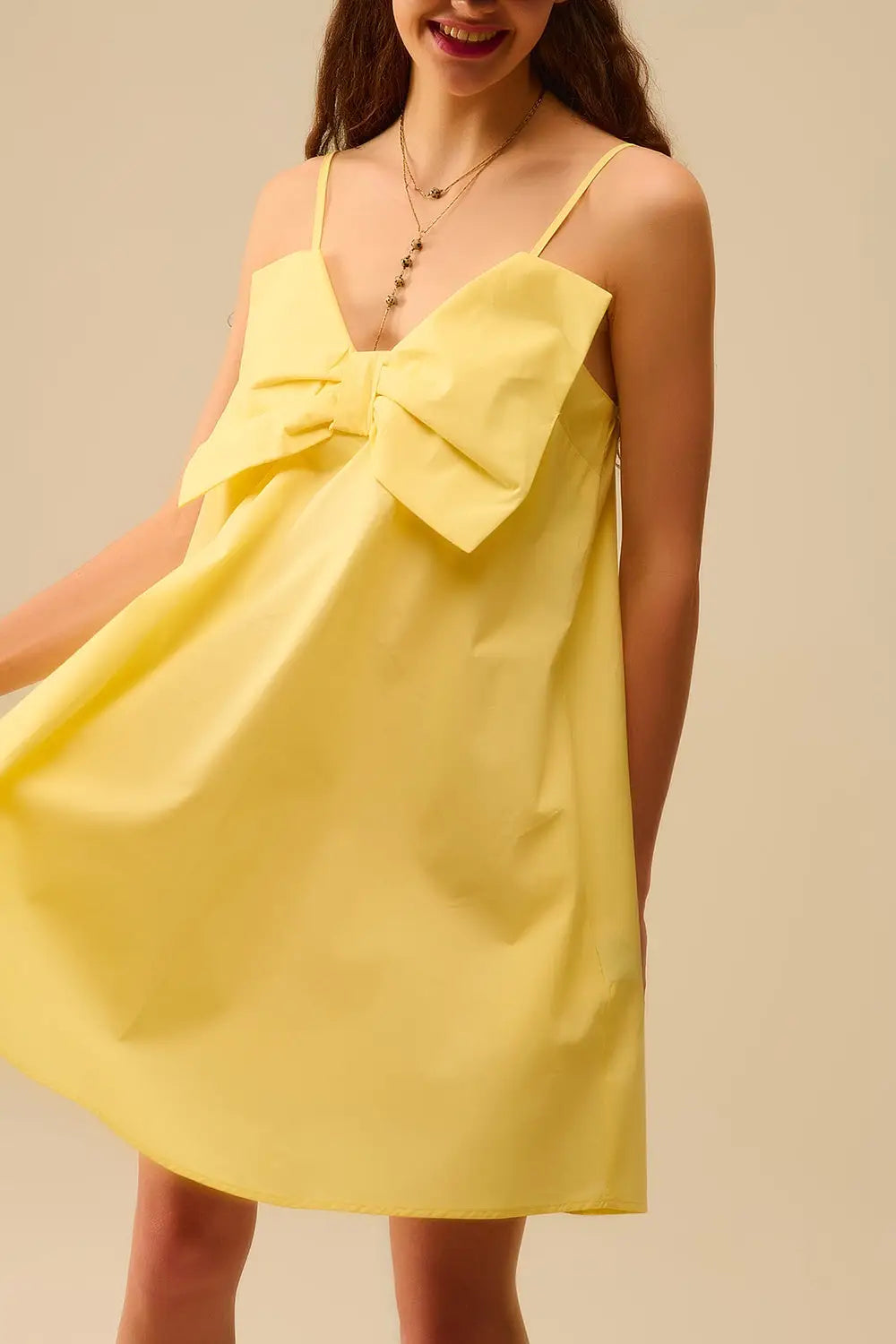 Q2 Mini robe en popeline jaune avec un gros nœud