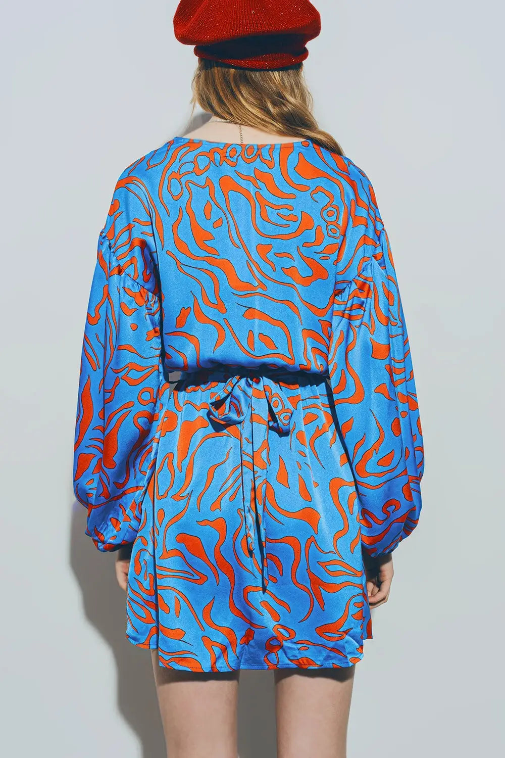 Mini robe en satin à col en V en bleu - Vestidos