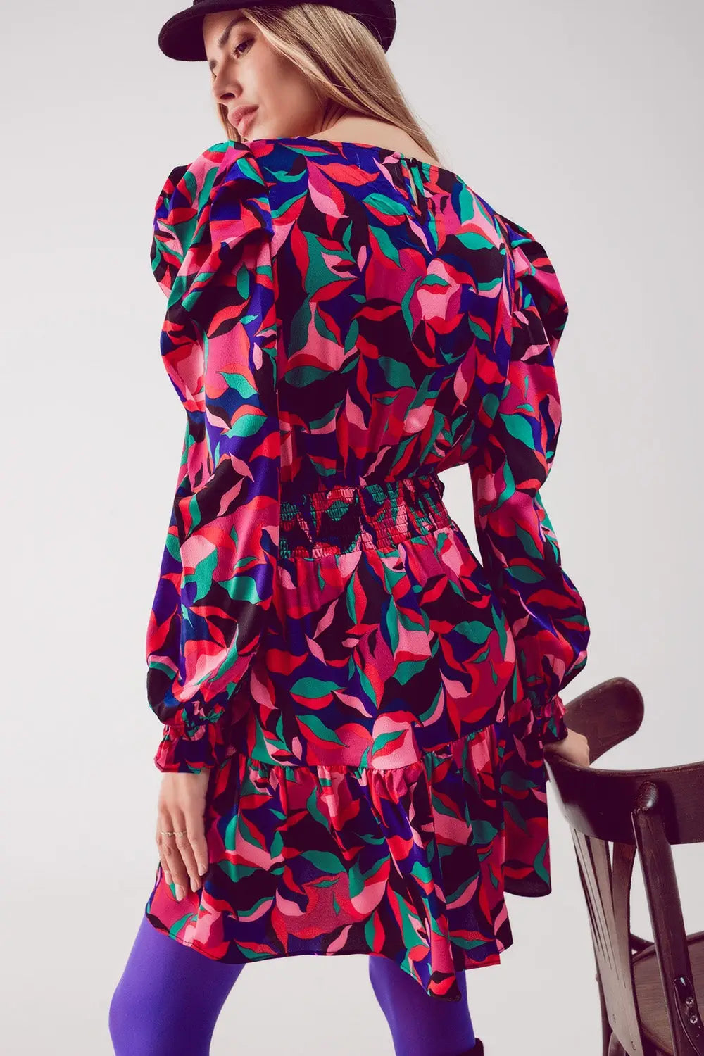 Mini robe noire à manches bouffantes - Vestidos