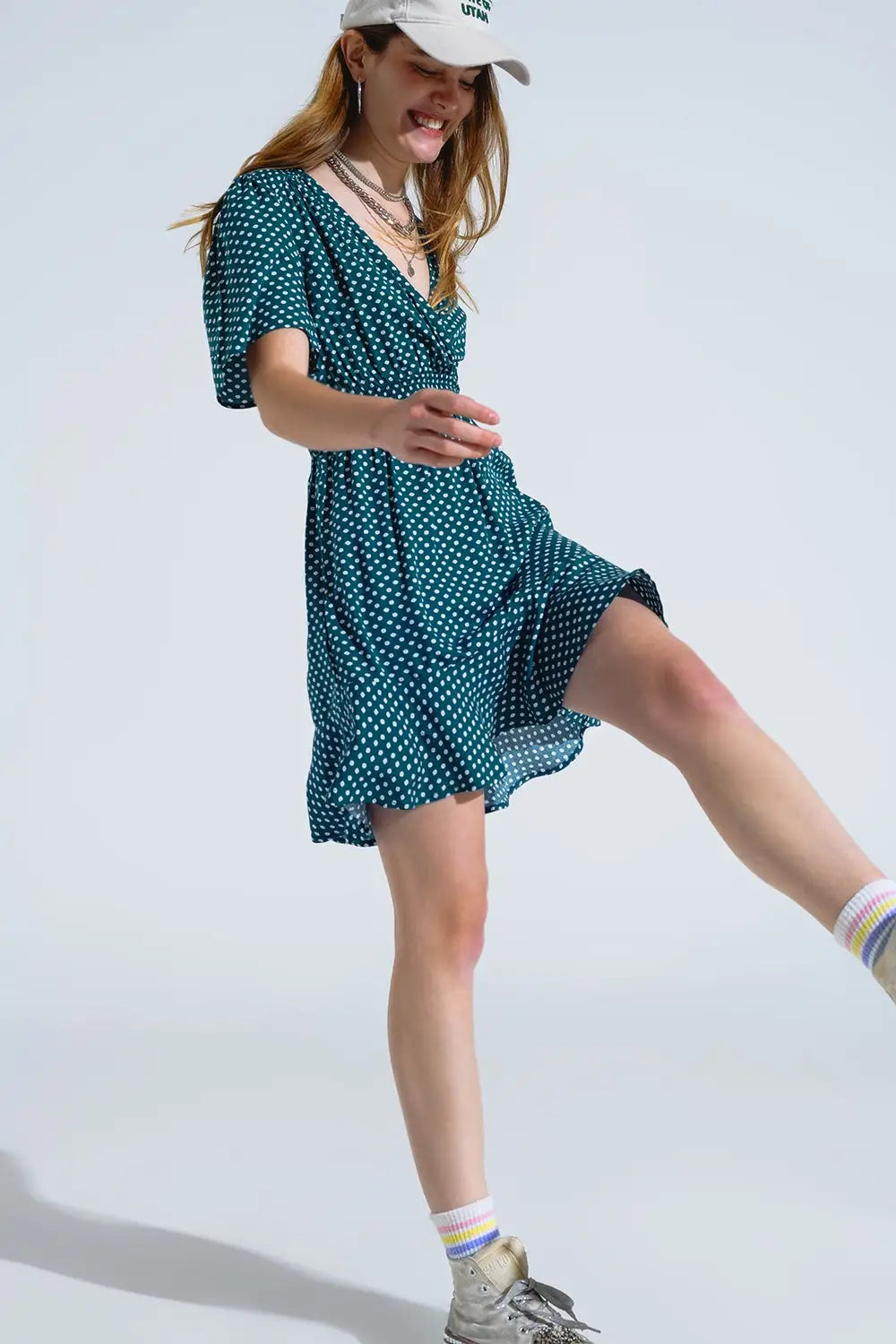 Mini robe verte avec taille cintrée sur le devant et imprimé floral - Vestidos