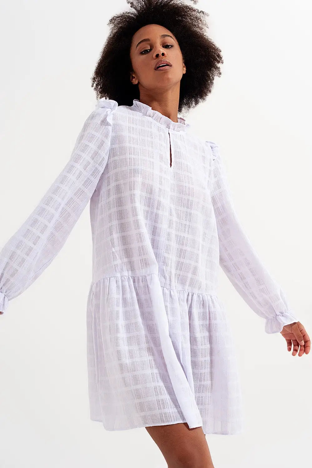 Mini robe volumineuse à volants en blanc - Vestidos