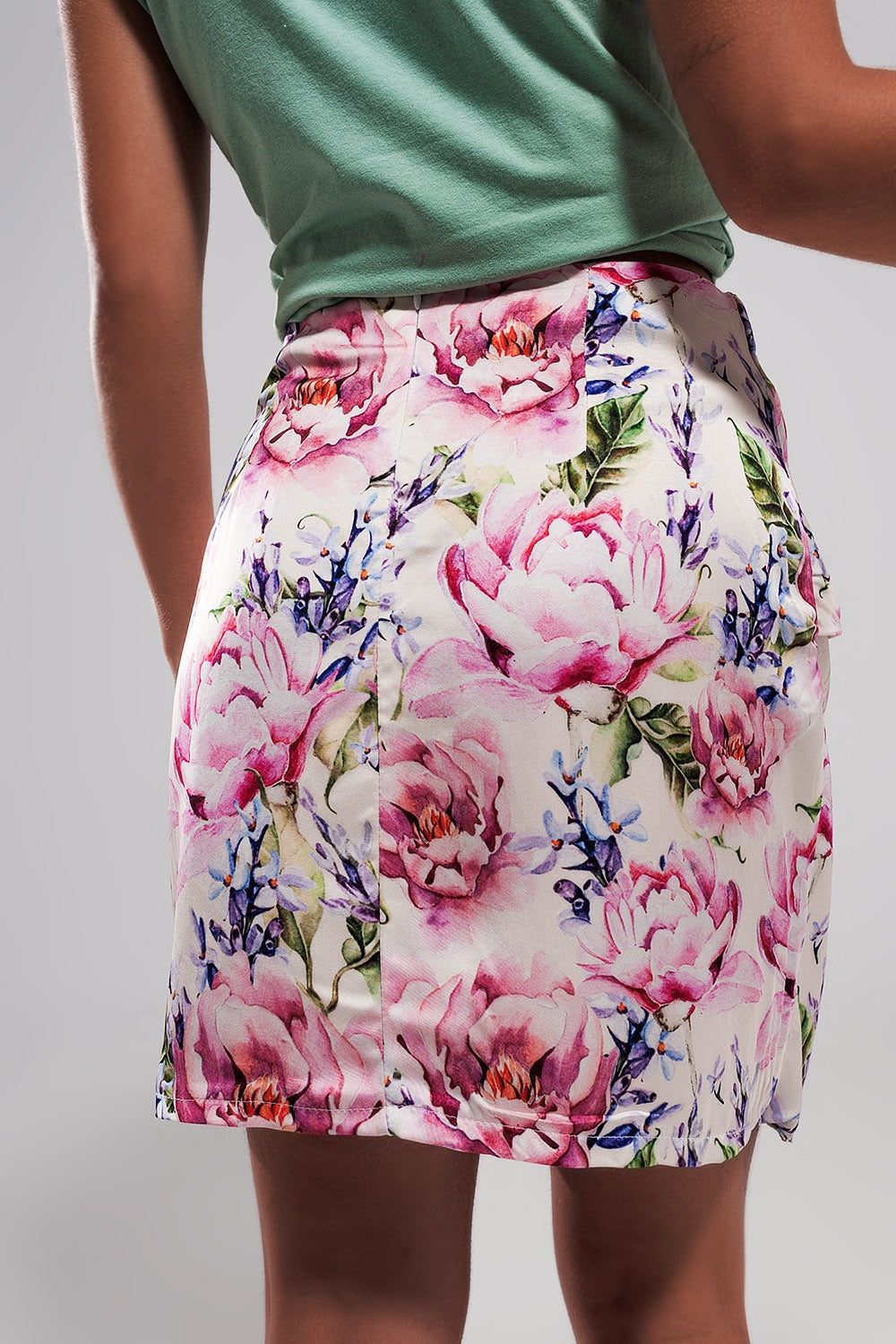 Mini skirt with knot front in pink rose print