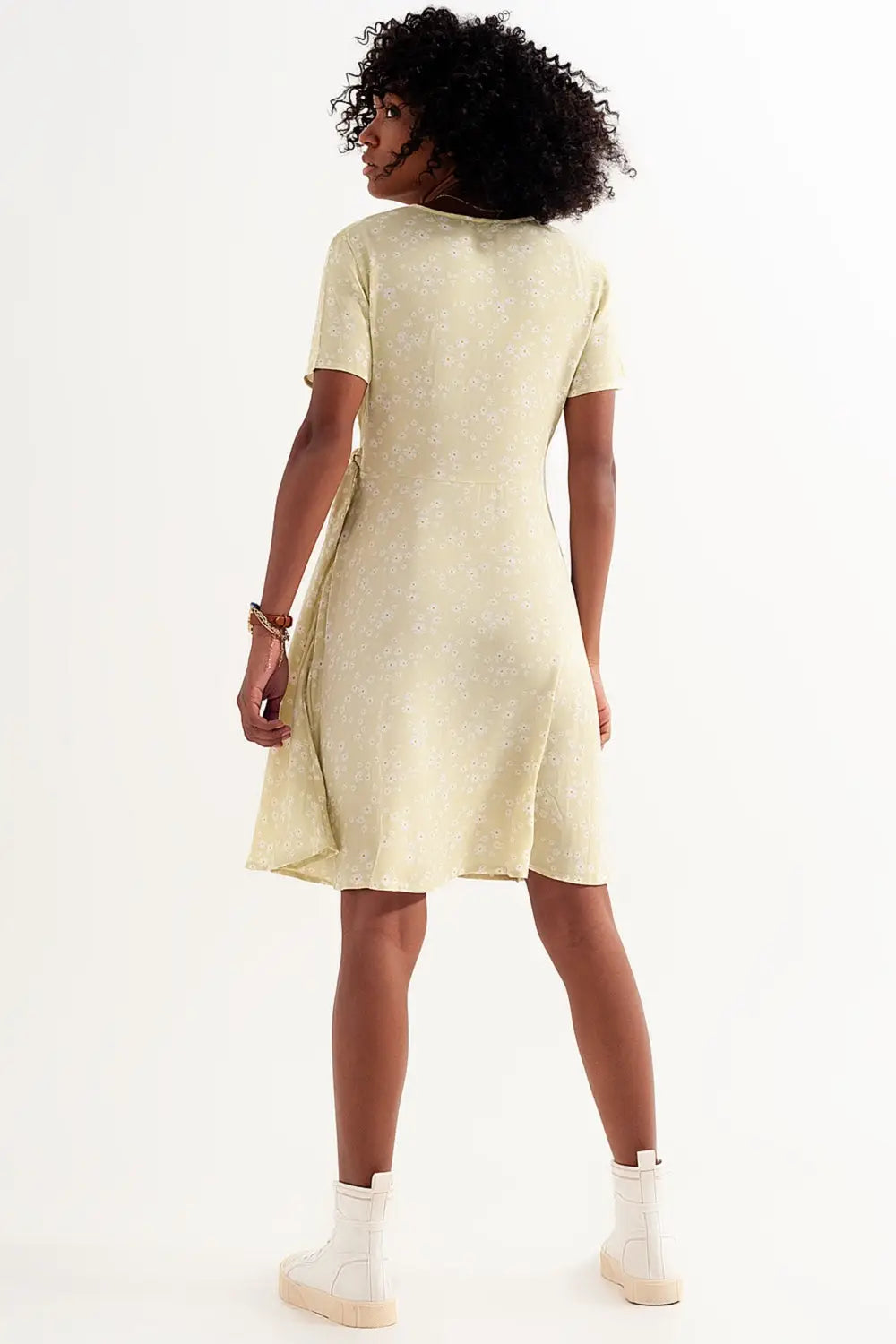 Mini wrap dress in daisy print in green - Dresses