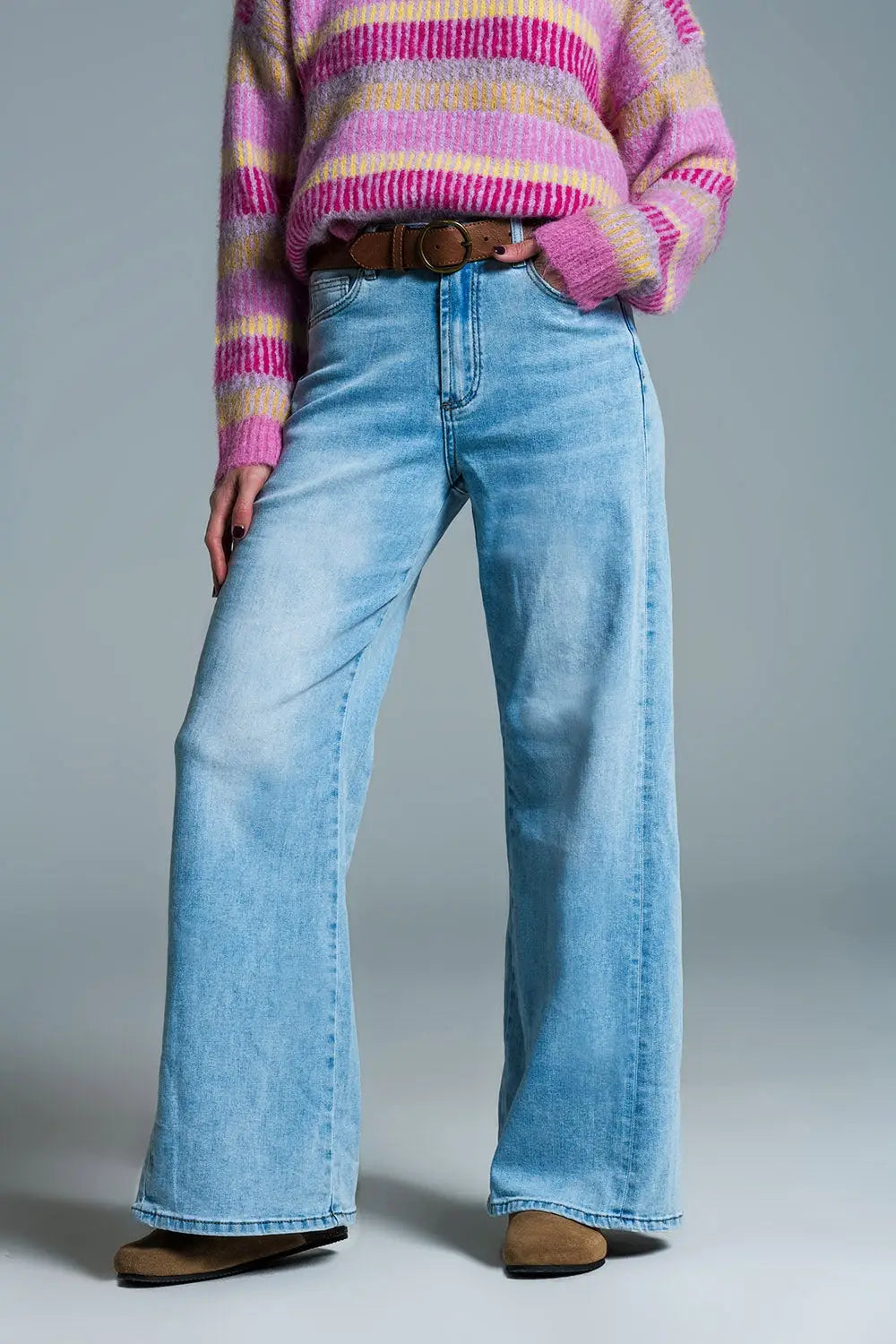 Mom Style Wide Leg Light Wash Jeans - Jeans