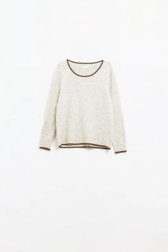 Q2 Mottled sweater with line detail in brown
