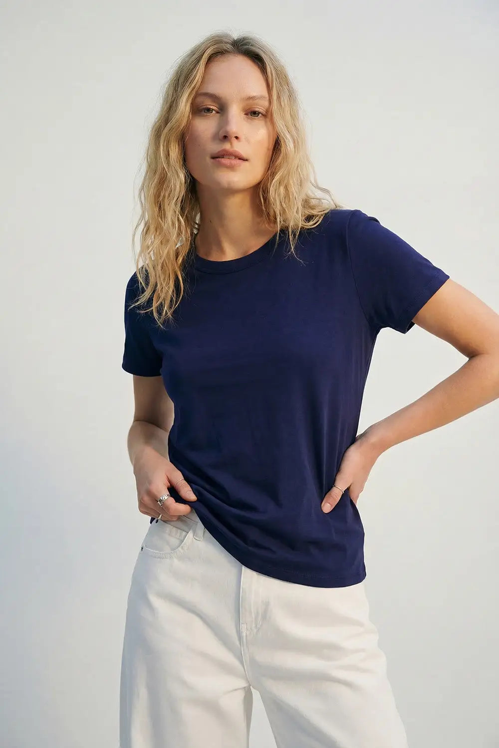 Q2 Navy Basic Crew Neck Short Sleeve T-Shirt in Viscose fabric
