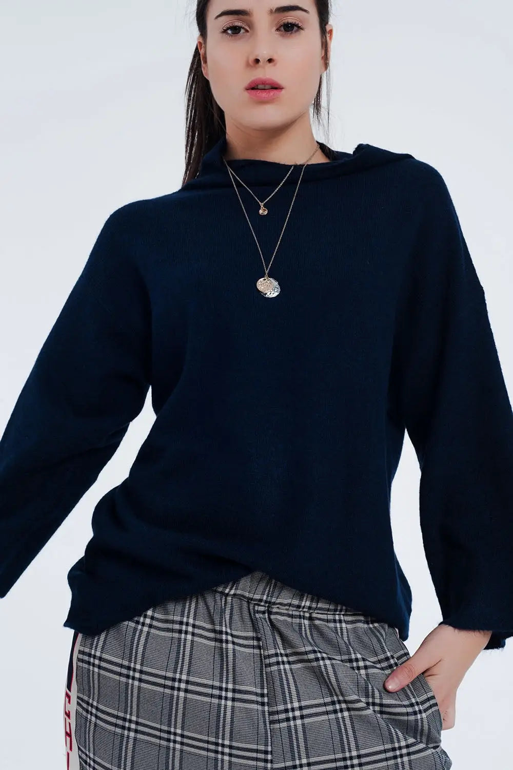 Q2 Navy blue sweater with wide sleeves