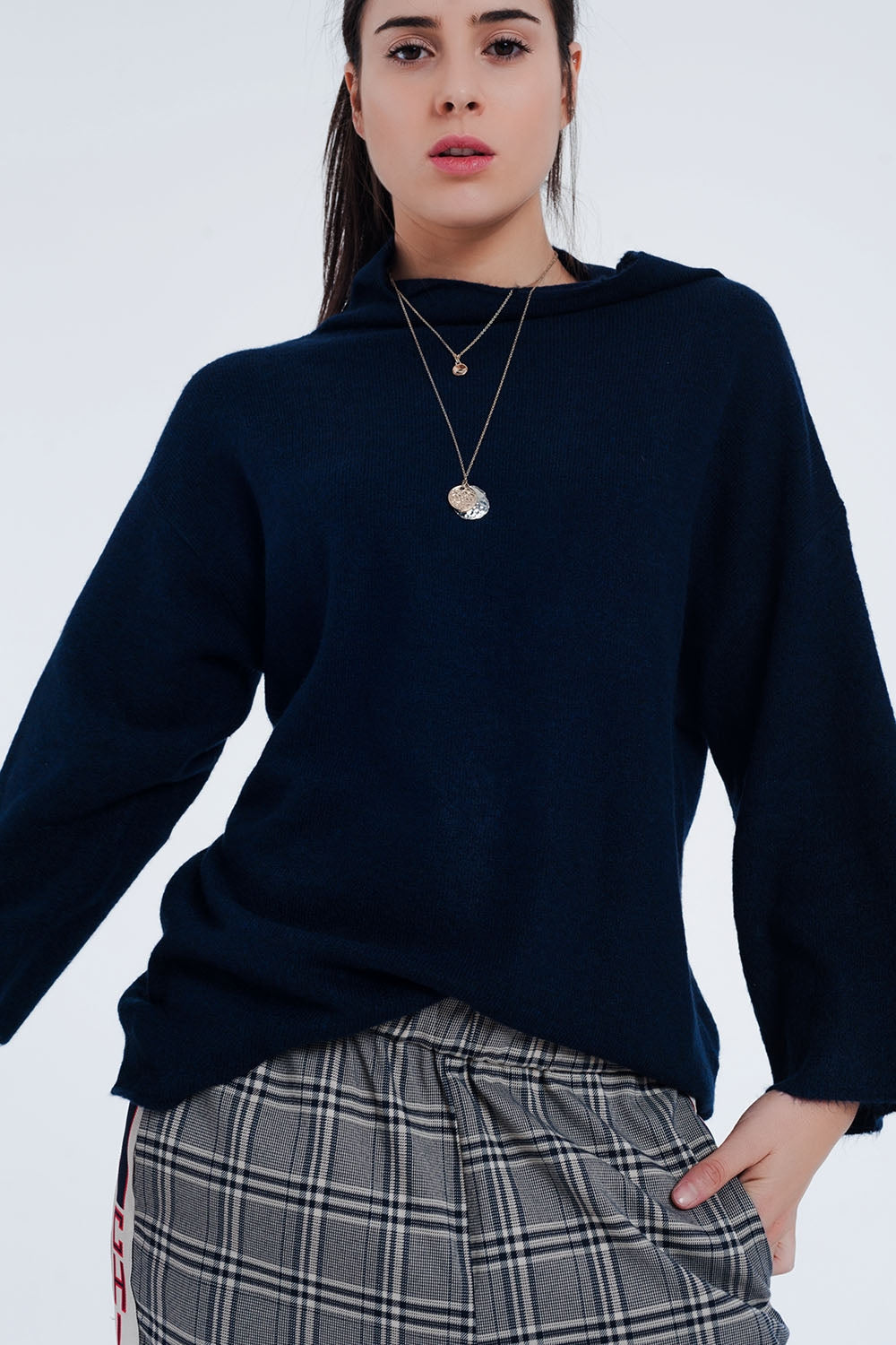 Q2 Navy blue sweater with wide sleeves