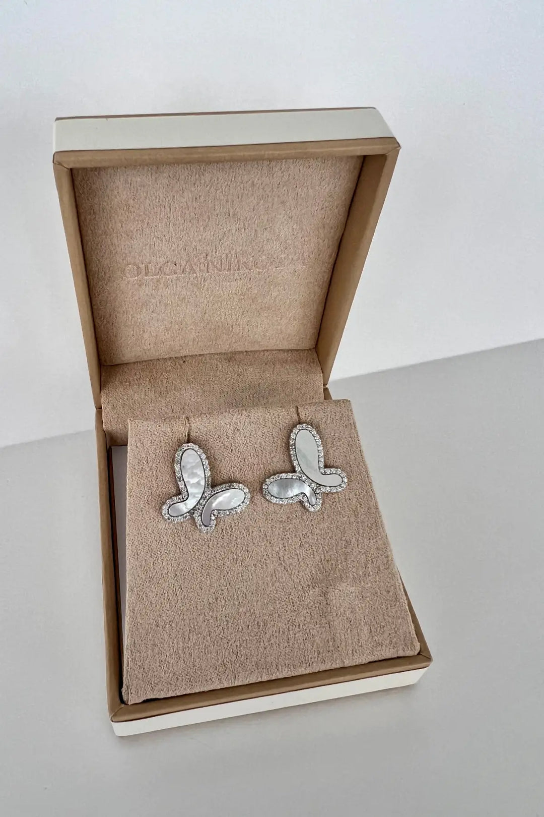 925 Silver with Mother Of Pearl Cubic Zirconia Stud Butterfly Earring Jewelry - Silver - Earrings