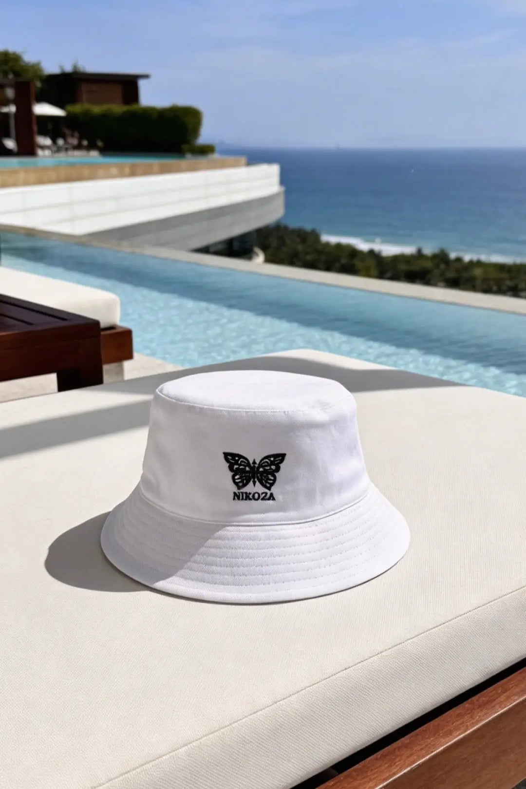 White/Black Nikoza Bucket Hat